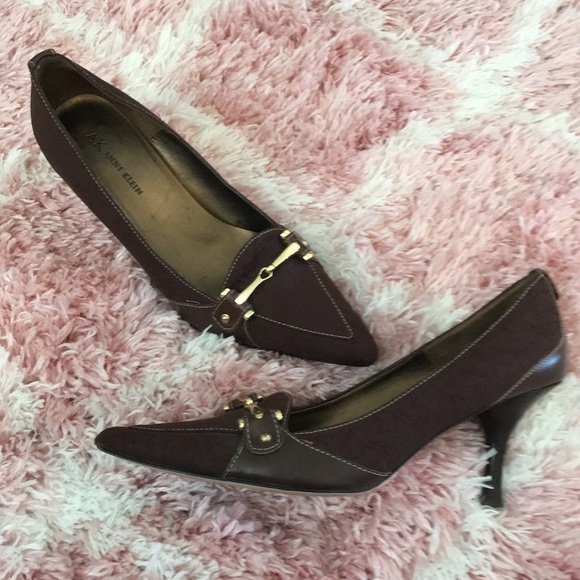 Brown heels with gold accent - Picture 1 of 4